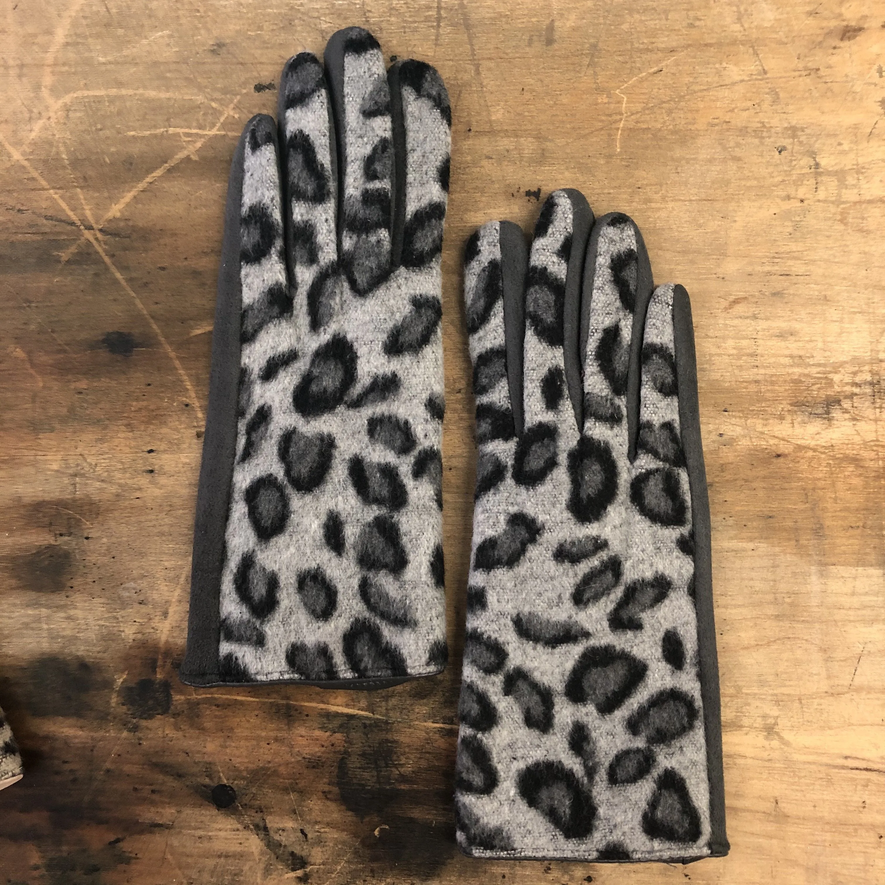 Gloves: Snow Leopard