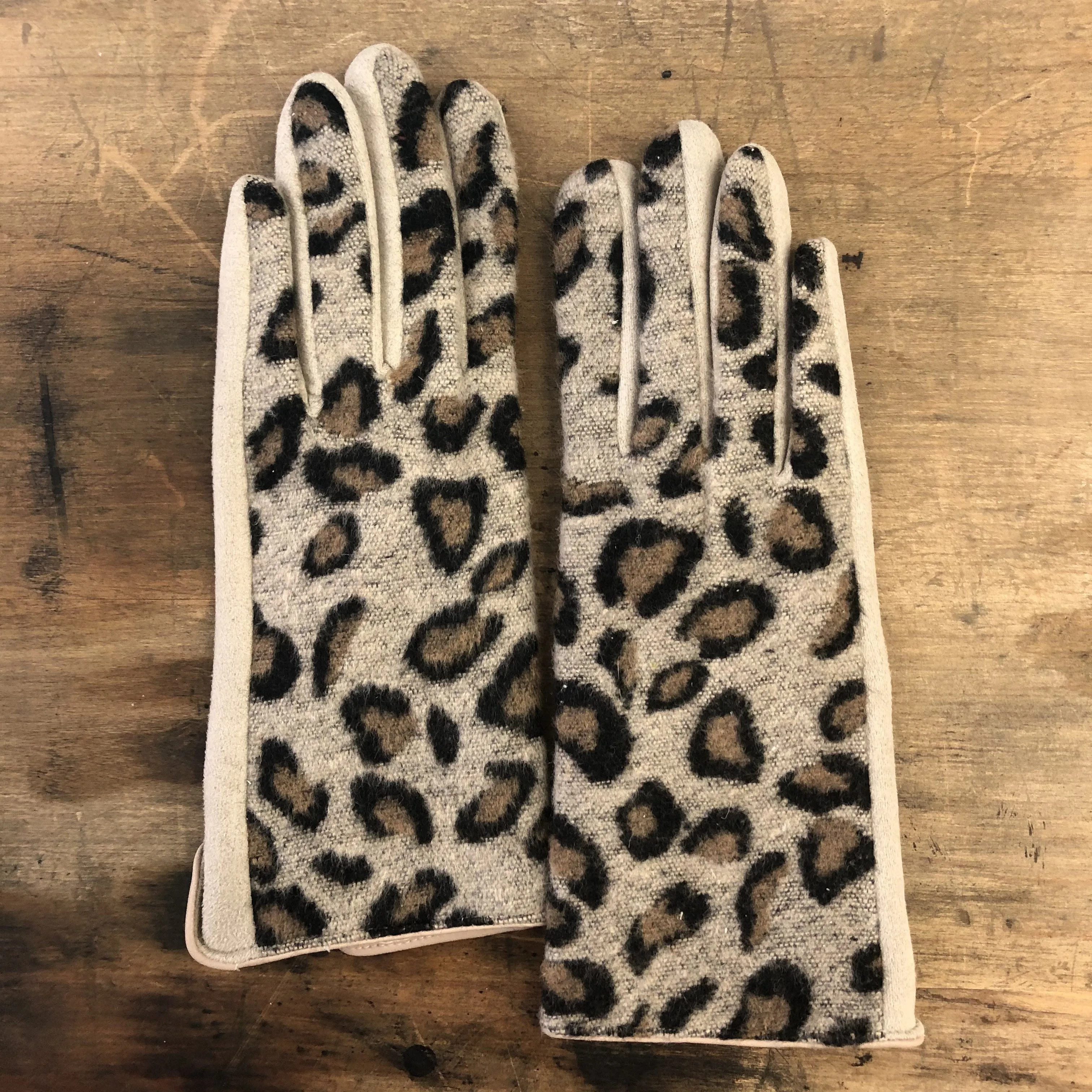 Gloves: Snow Leopard