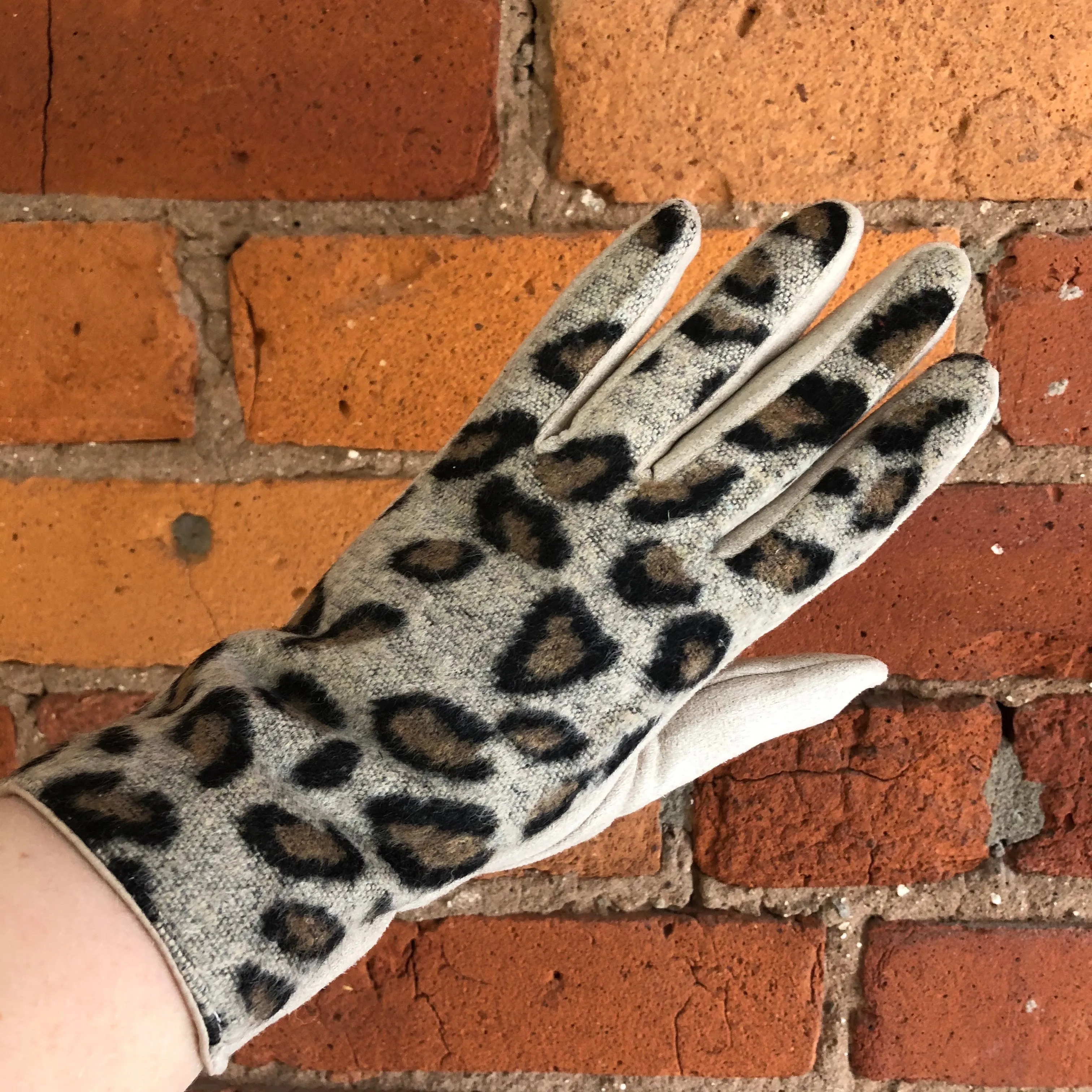 Gloves: Snow Leopard