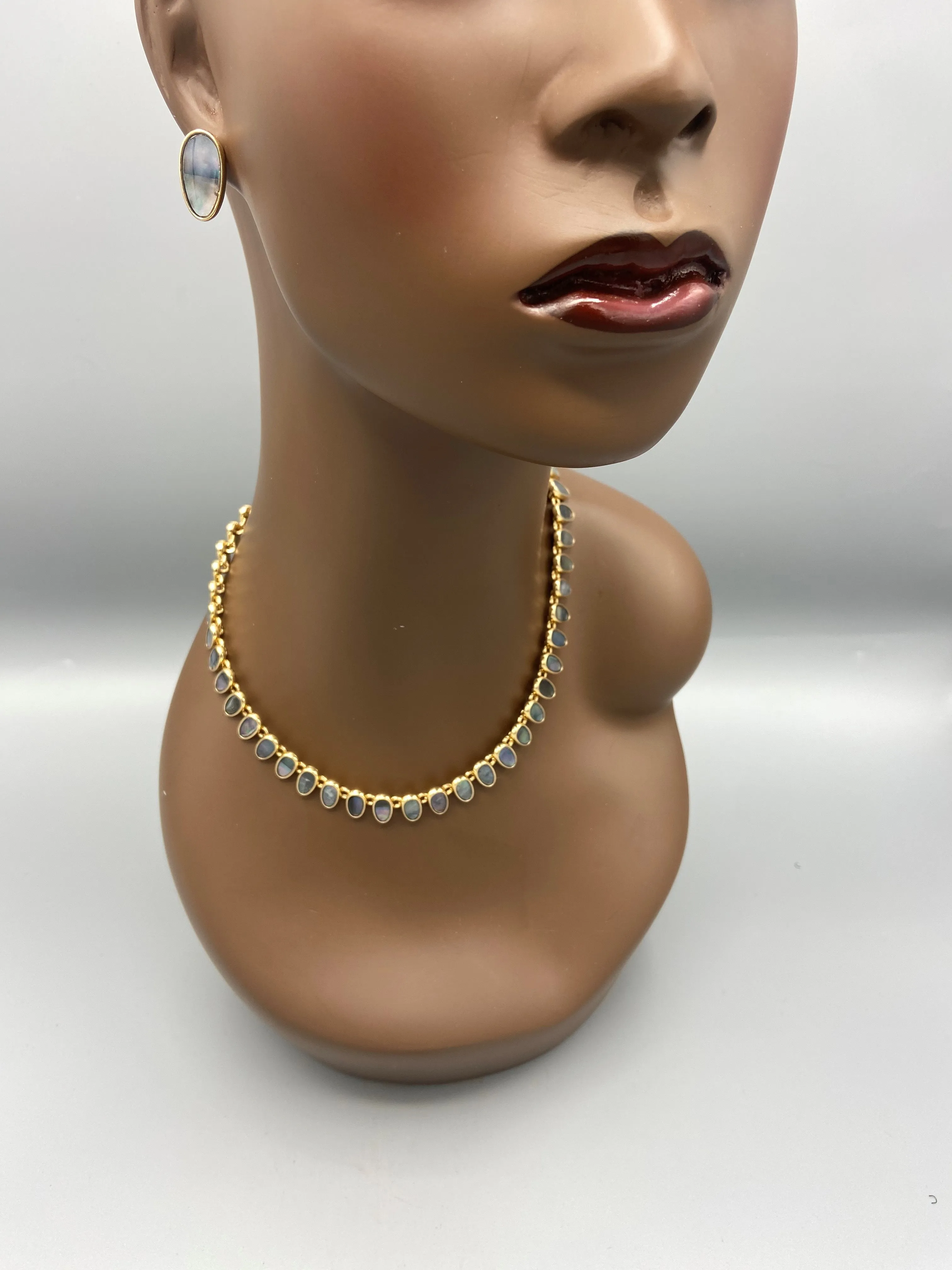 Sika Gold Shell Necklace And Earrings