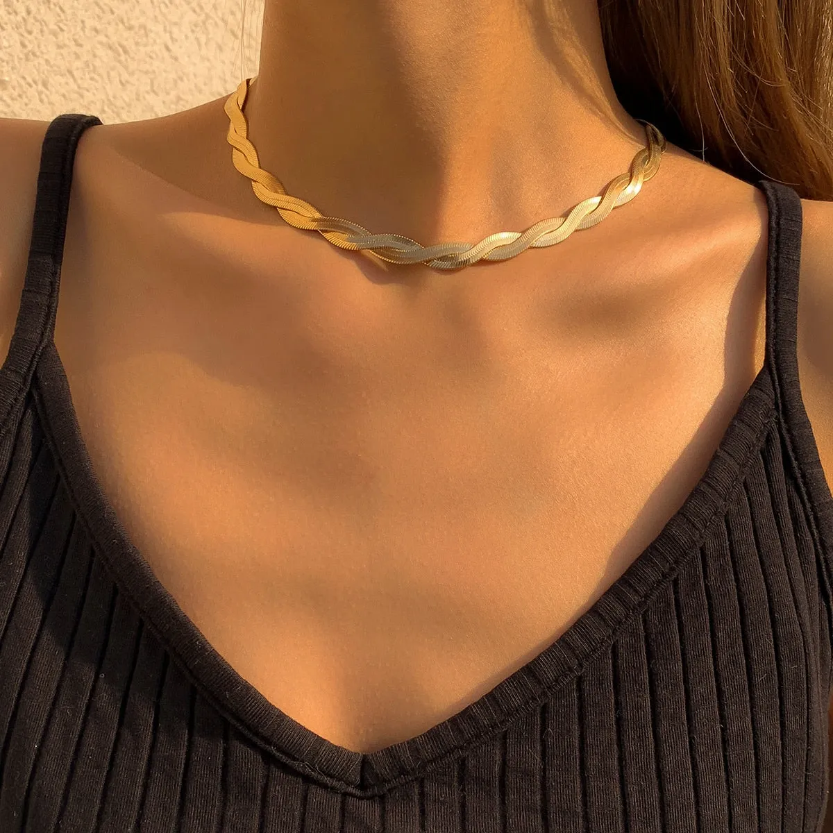 VenusFox Unique Twisted Snake Chain Necklace for Women Sexy Vintage Flat Blade Aircraft Link Clavicle Choker Necklace Jewelry Bijoux 2021