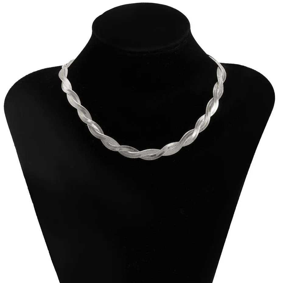 VenusFox Unique Twisted Snake Chain Necklace for Women Sexy Vintage Flat Blade Aircraft Link Clavicle Choker Necklace Jewelry Bijoux 2021